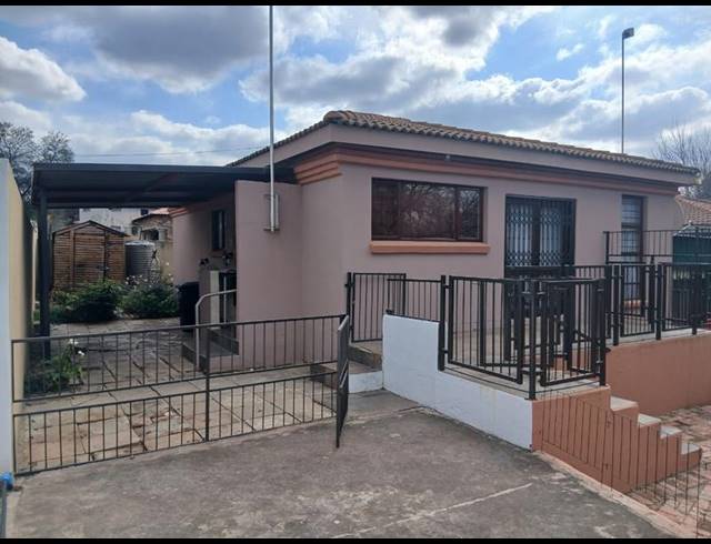 3 BEDROOM COMPLEX FOR SALE IN VAALOEWER